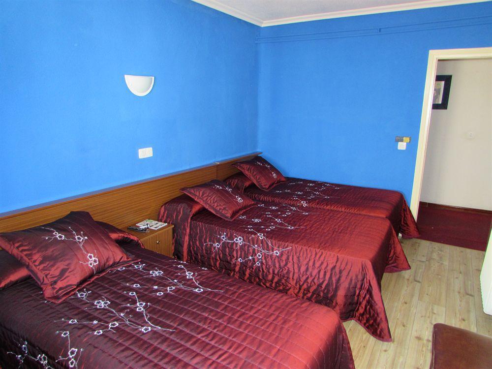Hostal Rober Madri Exterior foto