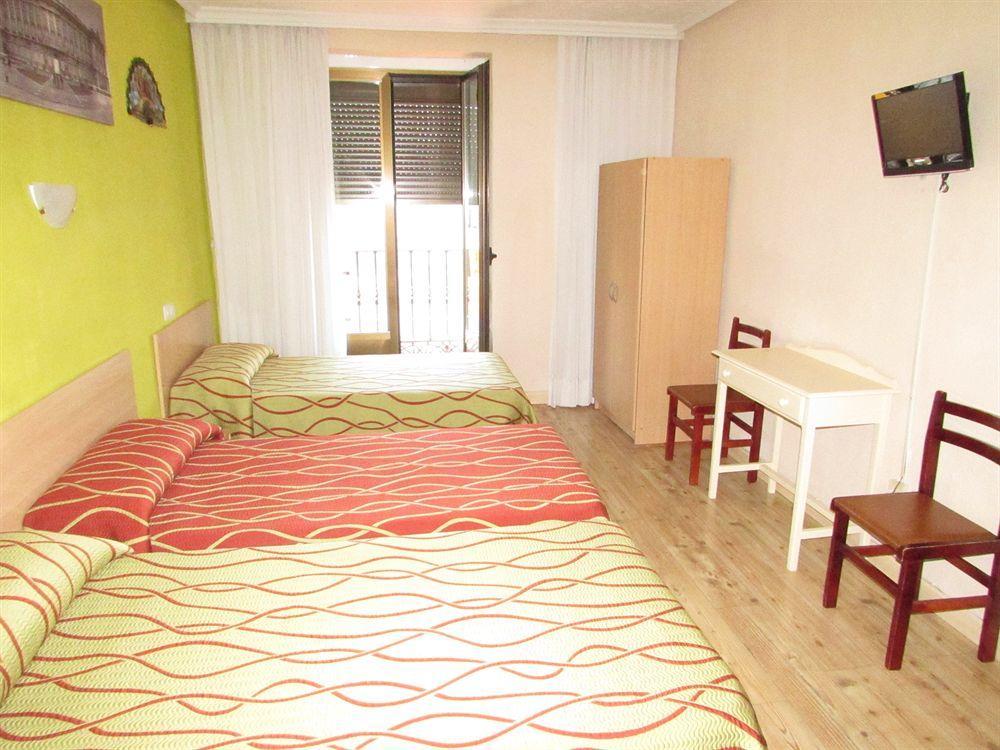 Hostal Rober Madri Exterior foto