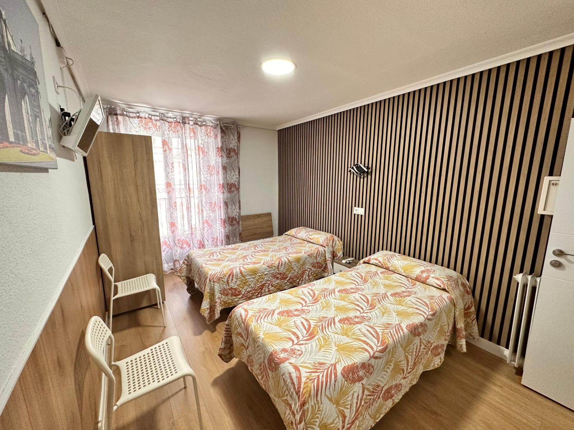 Hostal Rober Madri Exterior foto