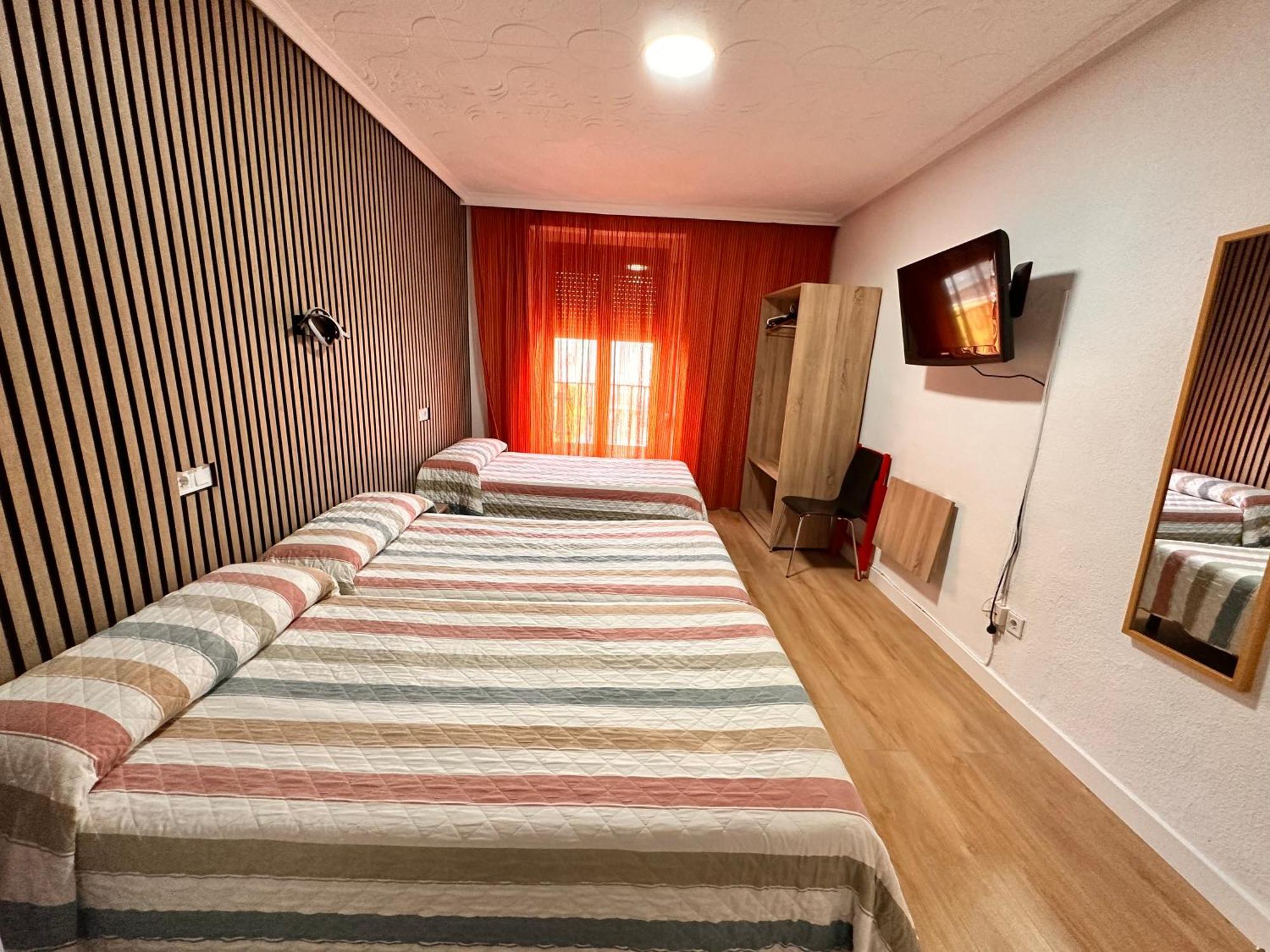 Hostal Rober Madri Exterior foto