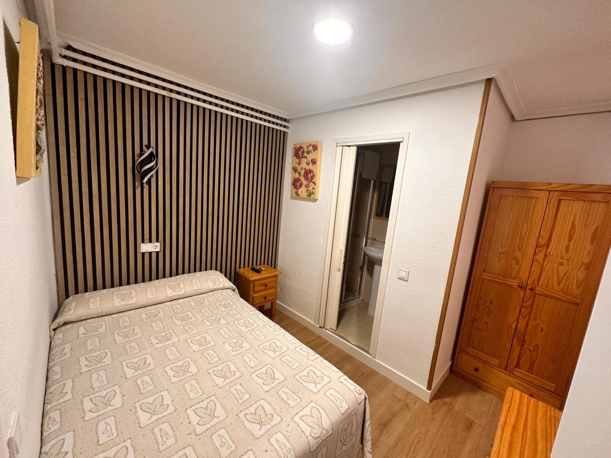 Hostal Rober Madri Exterior foto