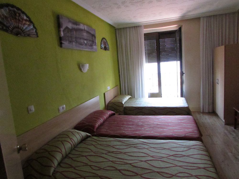 Hostal Rober Madri Exterior foto