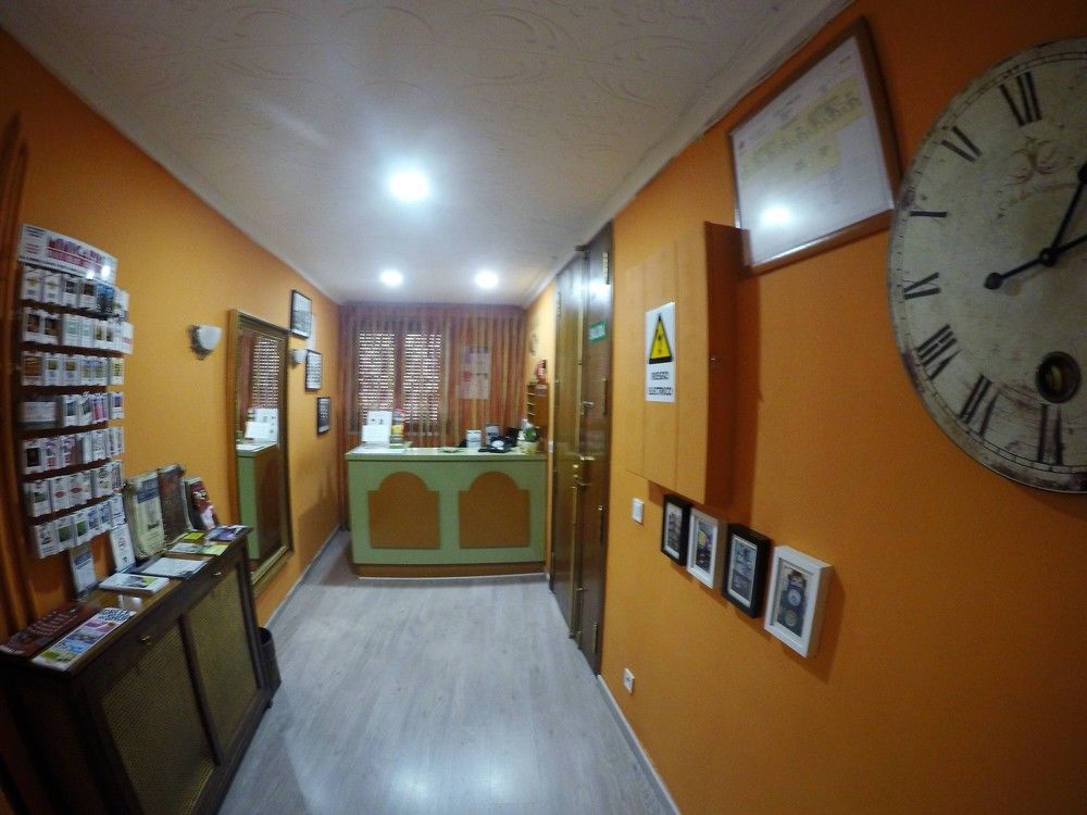 Hostal Rober Madri Exterior foto